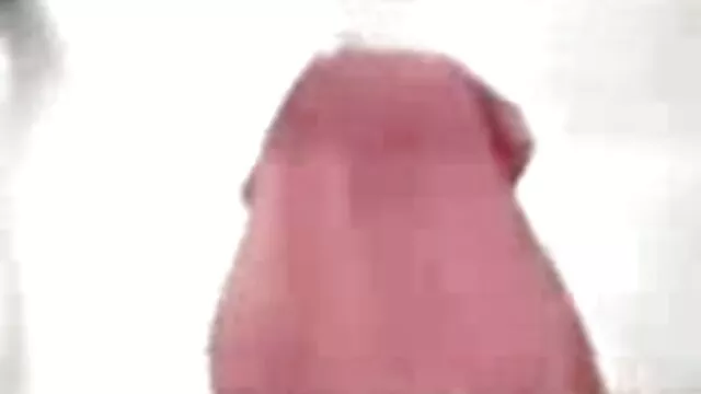 امرأة جميلة لا تتردد في الكذب عارية أمام العدسة ، ولكن النفس يجعل نفسه يشعر قبل مص فيلم سكسي اجنبي مترجم