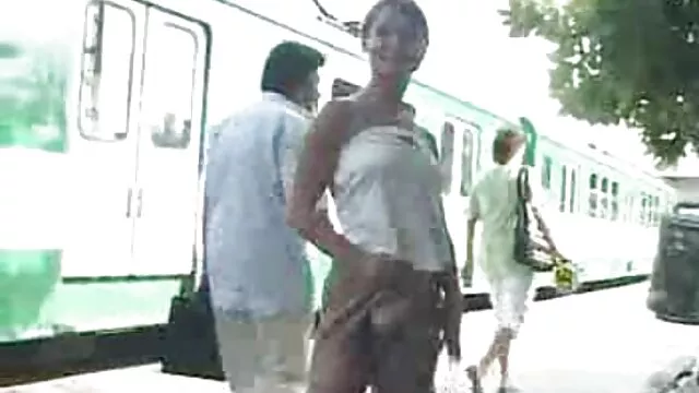 شابة جميلة لوليتا مع زوج أم سكس اجنبي وعربي جامد ناضجة في L.