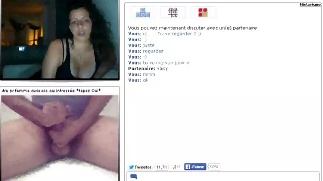 مراقبة الرجل دش عارية في غرفة النوم مخبأة تحت بطانية مع الأمل هو الجنس افلام جنسية عربية وأجنبية