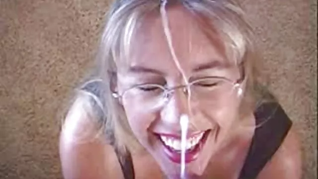 أثناء المص ، سكس اجنبي وعربي وافلام فيديو تقوم بلف بوسها على طول أرجل صديق ، وهو اختيار مثالي للاستمناء