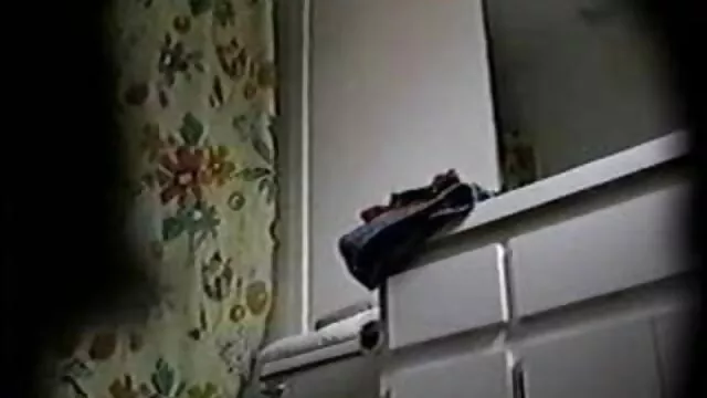 الاستمناء مع لحم البقر السجق يجلس في الحمام والتبول سكس امهات اجنبي مترجم عربي عند البدء في الجماع