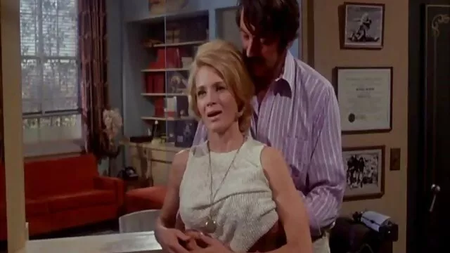 النقانق يطير في شاكر الفلفل الرطب ، والحفاظ على الشعر الوشم الأب افلام سكس اجنبي مترجم احترافي