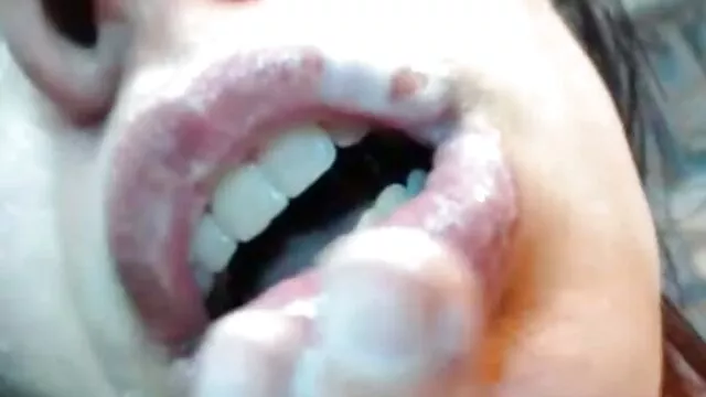 انه سخيف أحمر الشعر في المطبخ منه ، ورفع قدميه على المكتب واخترقت في الصدر جنس اجنبي وعربي مع حركة بخجل