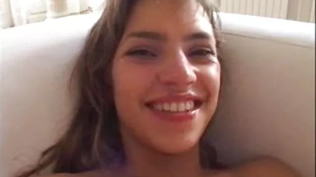 سفيتلانا تسأل أخوها فرك ظهره لها عارية في الحمام مع سكس اجنبي مترجم ساخن كس كامل من الصابون