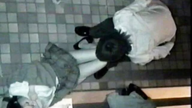 قبلة عاطفية لرجل افلامسكس اجنبي أسود مثل الشوكولاته مع شقراء, أحمر الشعر, مثل الحليب ومواصلة العلاقات الجنسية بينهما