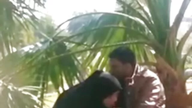 أخذ الرجل السمين سكس مدبلج اجنبي ماصة للأبله في القرية لأخذ فقاعة ضوء القمر