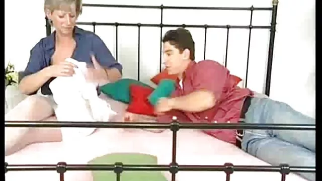 قصة إيفان Tsarevich على الذئب الرمادي مثل سكس اجنبي عرب نار الذئب اللعين في doggystyle ، فاسيليسا الجميلة