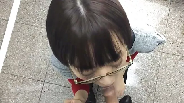 Cummed على امرأة على سروالها في الحافلة احدث سكس اجنبي ، تحت سترتها ويستريح على الديك