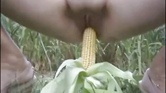 سيد معاقبة اثنين من العبيد يقف السرطان انتزاع الحمار في الطابور السكس الاجنبى المترجم في انتظار الاثنين