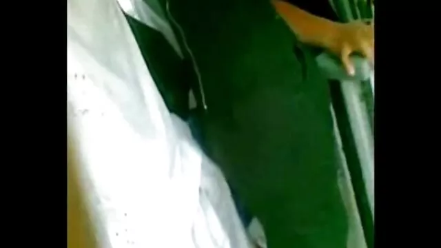 صدم رجل من زوجته أثناء ممارسة الجنس مع مجموعة من السود والطريقة التي يتصرف بها افلام اجنبية سكس عربي بطريقة مضحكة في بيئتهم
