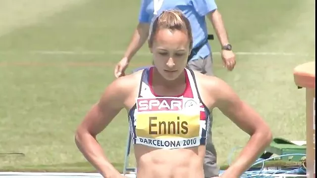 زوجين من العروسين الجنس ملثمين على السرير ، ورفع ساقيه واختبأ موقع سكس عربي واجنبي وجهه من عينه اليسرى
