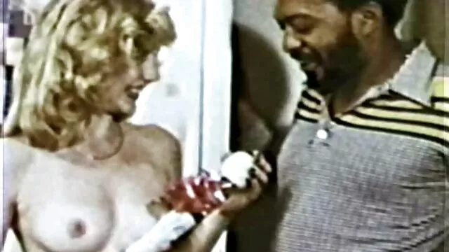 بعد تصوير البحيرة ، تسلق نموذج أنيق المصور ودفع ثمنه مع افلام سكس اجنبى وعربى الرسالة