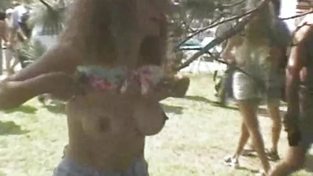 ممزق صغيرة الديك مع عصابة على افلام سكس اجنبية مترجمة بالعربية برميل بالقرب من الكرات ، التزييت لا