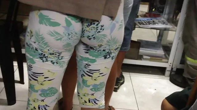 الرجل هو أسفل بين الساقين من فرو المنك الأحمر مع الديك داخل والانتهاء حلوة سكس اجنبية محارم جدا