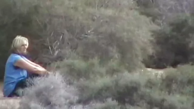 النكات إلى الفم عضو xxarxx اجنبي من النساء الأوزبكية ، والنظارات ولا ترتدي سراويل ، في نفس الوقت يد تدليك يتم تحفيز كس