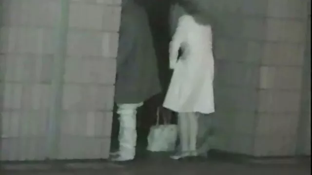 الرجل معاقبة الفتيات الجميلات للخيانة ، ووضعها احدث افلام السكس الاجنبى تحت راية صديق