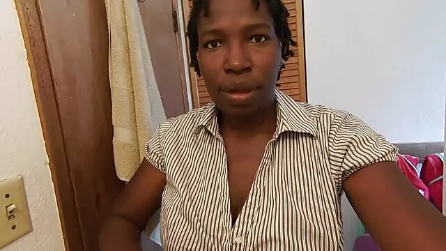 علاقة شابة في حالة سكر في أحد قطارات مترو الأنفاق ، وكان سكس اخوات اجنبي مترجم الركاب في حالة سكر ، ويصورون كل شيء على هواتفهم