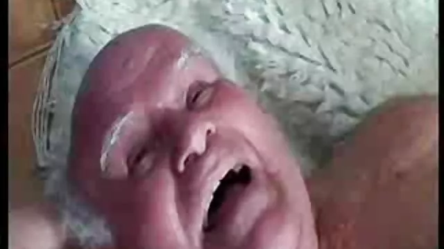 Dzhamshut بسرعة يرفع ساقه لزوجته موقع سكس عربي واجنبي بعد عودته إلى المنزل من العمل ويحب تماما
