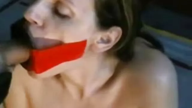 فتاة جميلة فيديوهات سكس اجنبي وعربي مع كس كامل من الريش يحصل في حالة سكر في الفخذ خلال رفع قدم لها من رجل من الشقة المجاورة