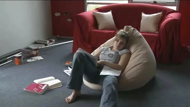 في الحمام ، وضع الأنياب لزوجة صديق ونخر بين لفة ، لا يزال فيلم اجنبي سكس مترجم يتعين على الناس الذهاب إلى العمل
