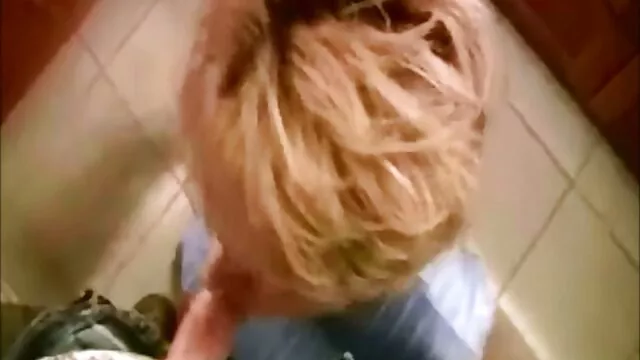 رجل تقريبا في السرير مع زوجته عارية أمام زوجتي عندما فجأة يدخل اجنبي سكس مترجم الغرفة