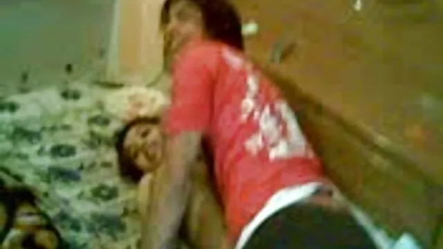 جوليا تمارس الجنس في السيارة احدث افلام سكس اجنبي وتسأل باستمرار خارج الكاميرا ، وجعلتها تخجل ، وتتدخل قليلا