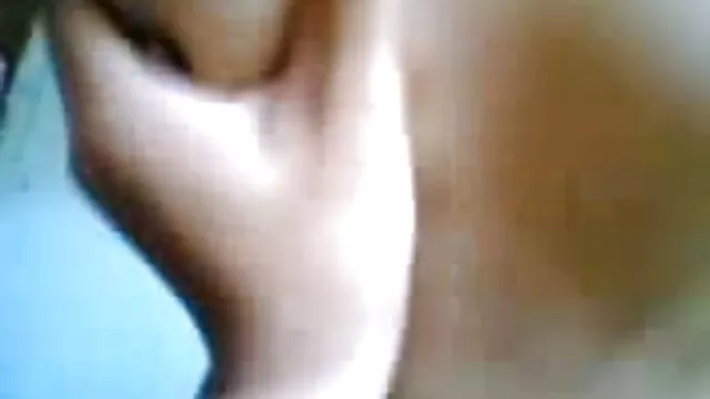 امرأة شابة مع شقة كبيرة تقع احدث افلام سكس اجنبيه على جانب واحد من لها ويعطيها الحمار الصغير سوط