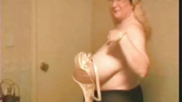 الروسية أحمر امرأة ناضجة سكس اجنبي مترجم عربي احترافي على العتاد التدليك لها تورم البظر مع تهتز دسار