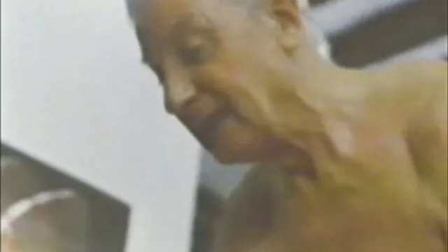 القديمة أعمى ولكن لديك القضيب ، تعمل سكس اجنبي وخليجي أسفل الحمار شابة جميلة