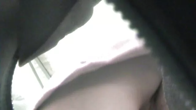 رجل فرك رأسه قضيبه في البظر الرطب ووضع بوسها في فيلم سكسي اجنبي مترجم المهبل ضيق