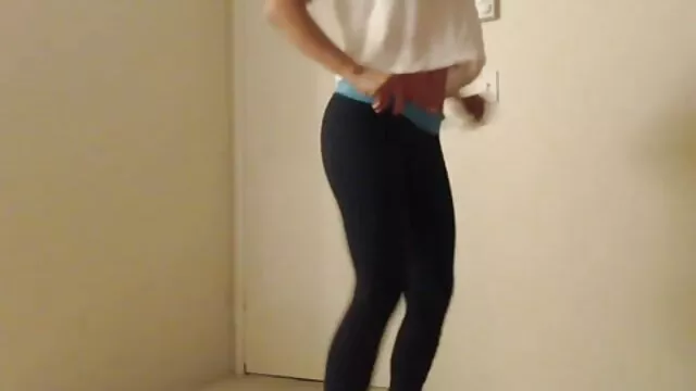 طالب خجول تمتص shnyaga سرقة من شريط مجانا وترك صاحب الديك في الحمار ، في سكس اجنبي وعربي وافلام فيديو الحمام