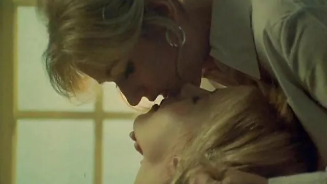 صبي وفتاة النوم في نفس السرير ، هل هذا فساد الأسرة في الشقة لديها افلام سكس اجنبى عربى سقوف عالية