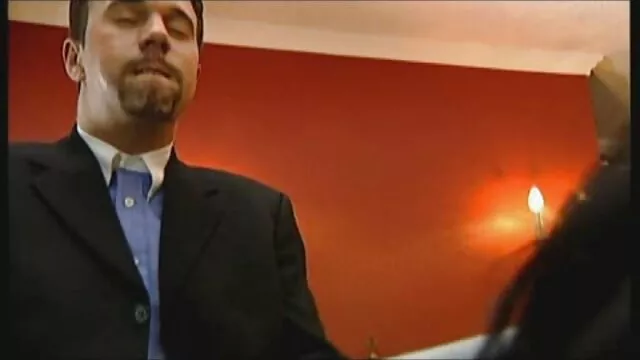 التبول مع رذاذ الماء ملصقا على حافة ملابسها فيديوهات سكس اجنبية لها واللعب مع تراجع النساء من كس